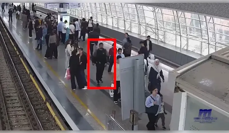 Потерявшему 10 тысяч долларов в метро Ташкента казахстанцу вернули деньги (ВИДЕО)