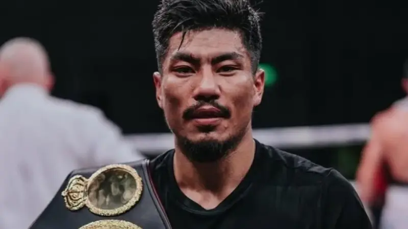 Казахстанский боксер стал первым в мировом рейтинге IBF