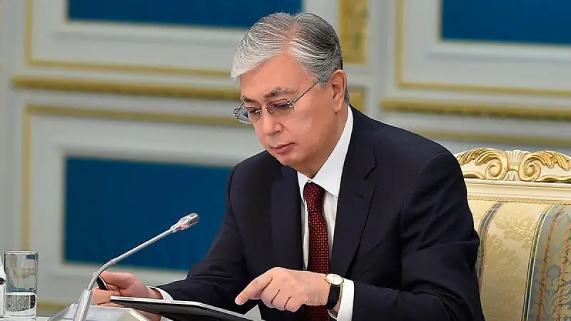 Президент Мәслихат депутаттарының өкілеттігін мерзімінен бұрын тоқтату туралы Жарлыққа қол қойды