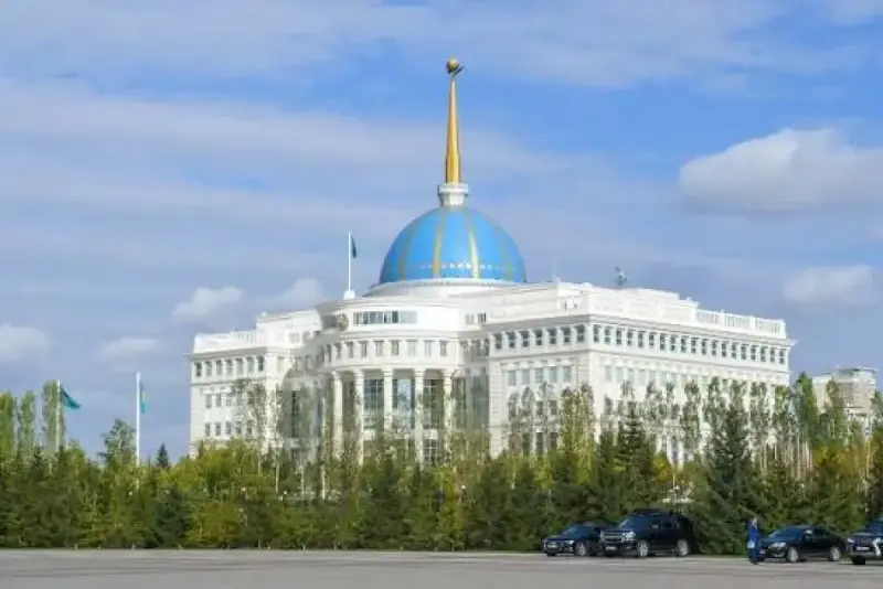 Мемлекет басшысы Премьер-Министр және Құрылтай төрағасымен кеңес өткізді