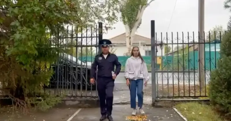 Талдықорғанда TikTok эфирінде балағат сөз айтқан әйел жазаланды