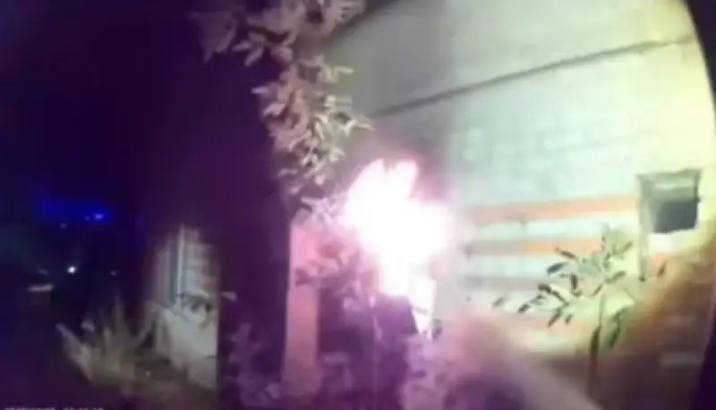 Спасатели эвакуировали шесть человек из горящего дома в Актобе: среди них двое детей (ВИДЕО)