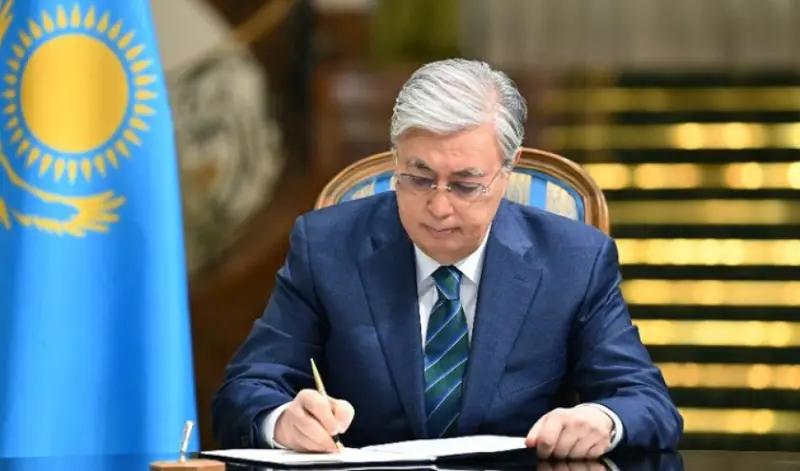 Тоқаев барлық деңгейдегі мәслихаттың өкілеттігін тоқтатты