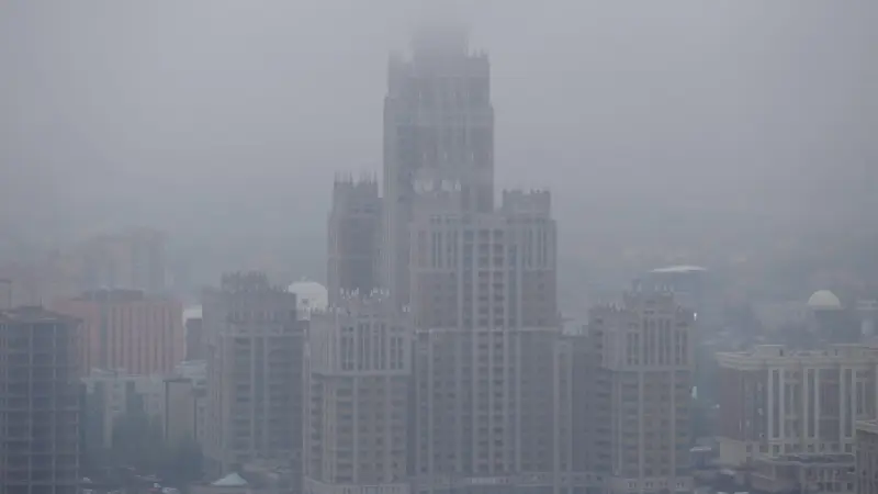 Тұман және қатты жел: 17 өңірде дауылды ескерту жарияланды
