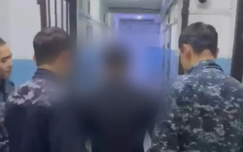 Жуткое убийство в Актобе: мужчина напал на женщину с ножом прямо у подъезда