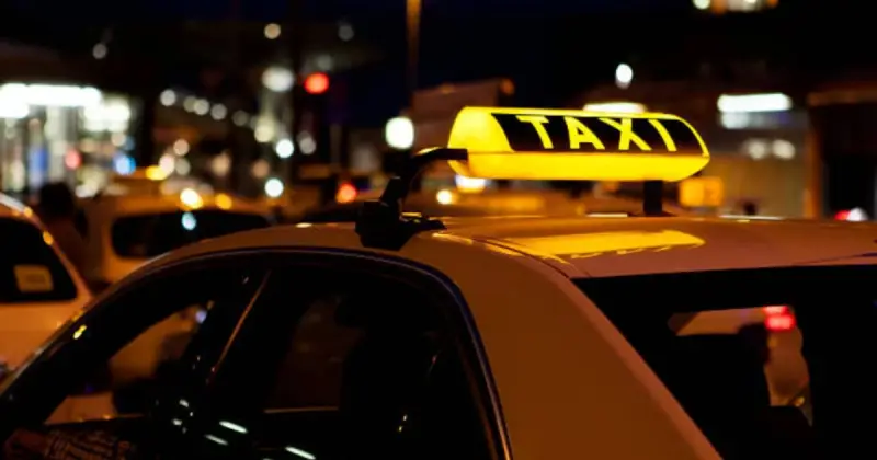  Астанада жолаушы әйелге әдепсіз ұсыныс жасаған такси жүргізушісі 10 тәулікке қамалды 