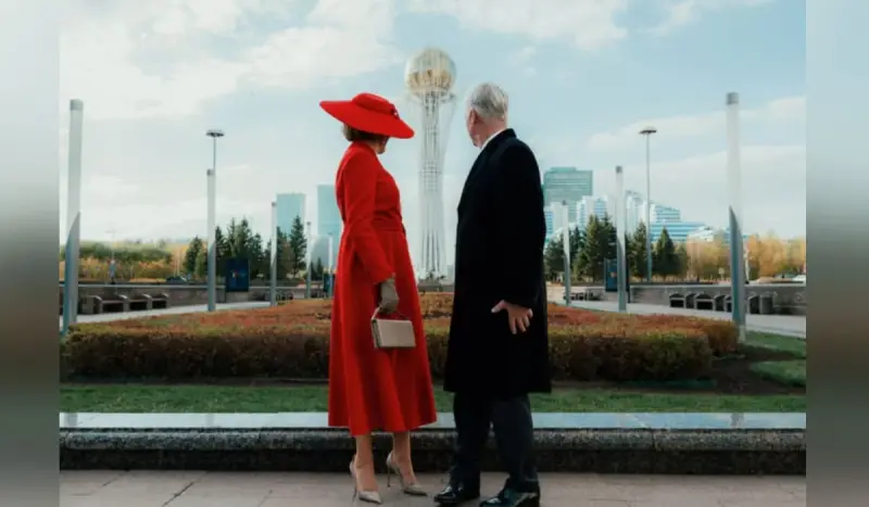 Король и королева Бельгии сфотографировались у Байтерека