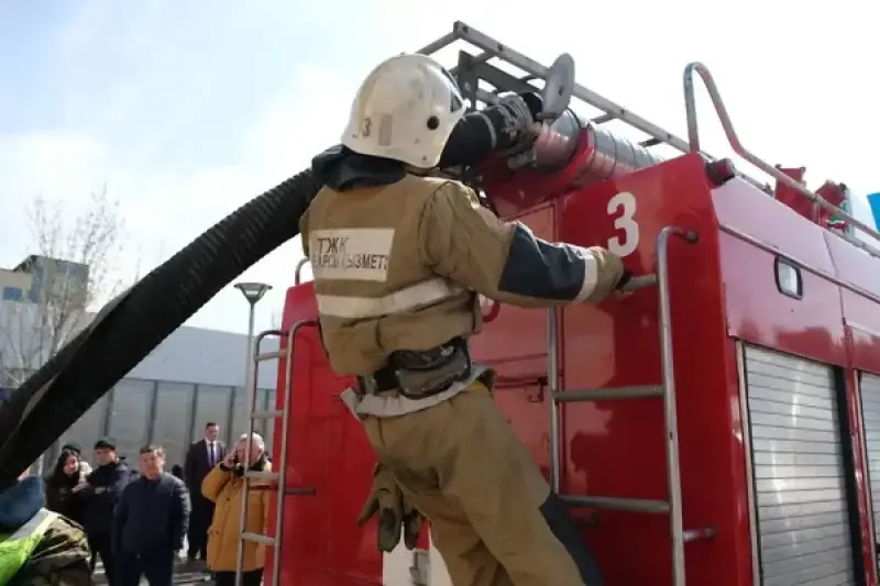 В Петропавловске спасатели вынесли человека из горящего дома