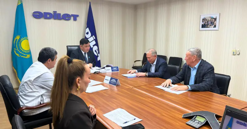   «Әділет» партиясының депутаты қоғамдық қабылдауда азаматтардың баспана, несие және білім алу мәселелеріне қатысты өтініштерін қарады   