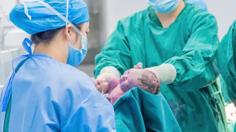 Некому принимать роды? В Казахстане катастрофически не хватает двух тысяч акушеров