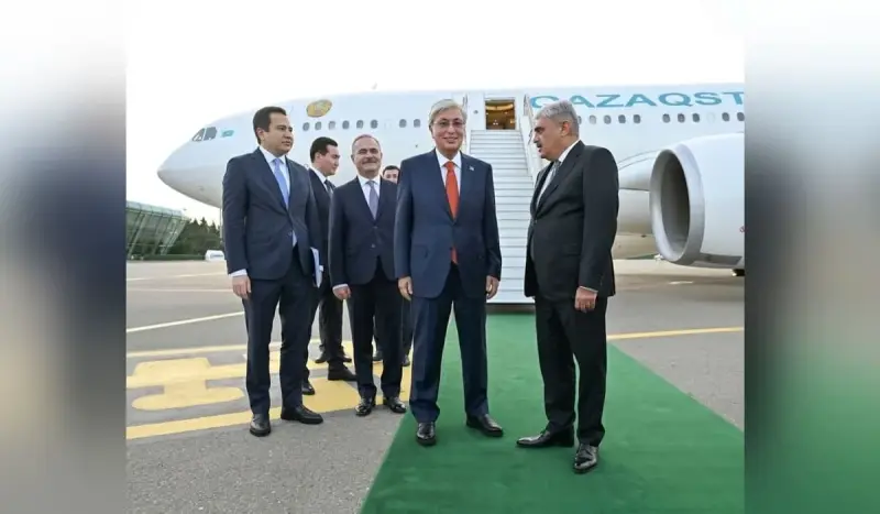 Токаев прибыл в Баку для участия в саммите СВМДА (ВИДЕО)