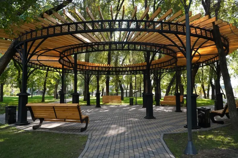 Алматының Шухов атындағы сквер жаңартылды