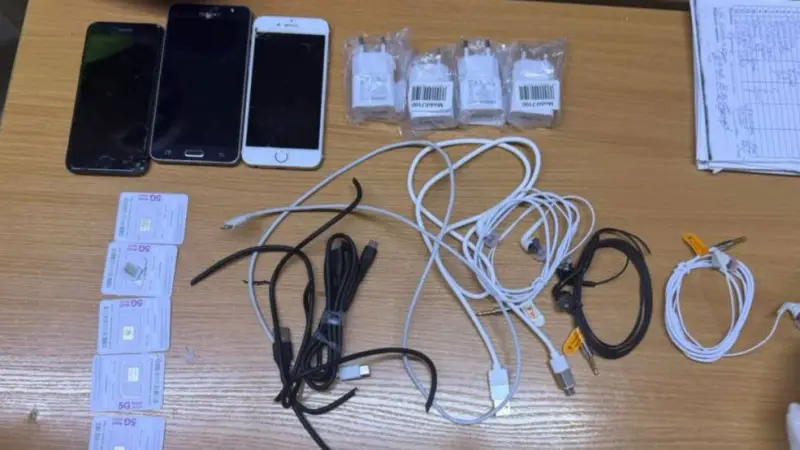 Три свертка с телефонами и SIM-картами пытались перебросить в учреждение УИС Алматинской области