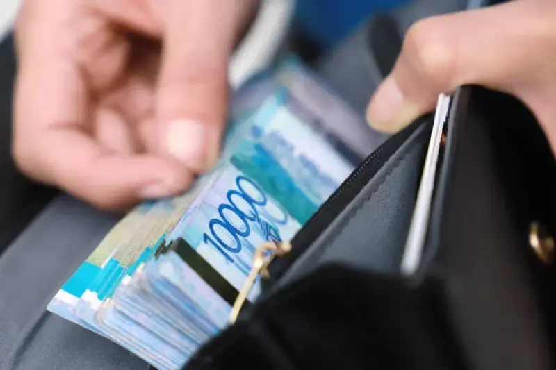 Взятки за проезд обернулись для инспектора из Актобе многомиллионным штрафом