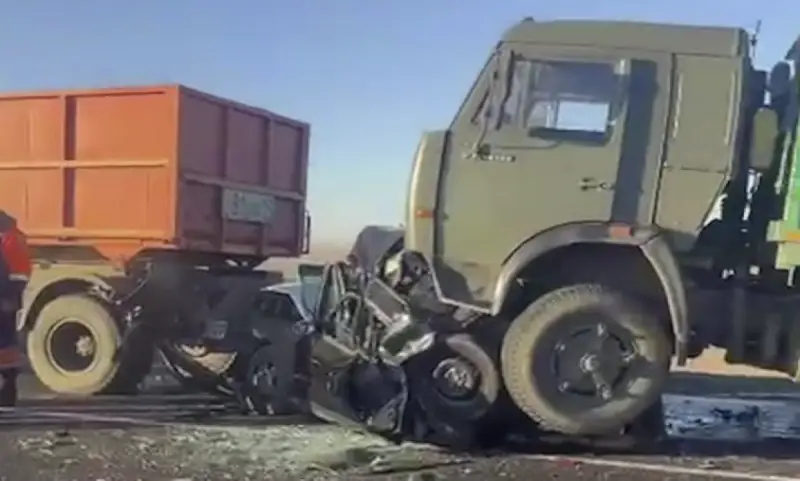 Легковушку зажало между двумя КамАЗами: в СКО погибли три сотрудницы детсада