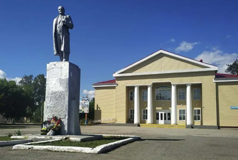 Памятник Ленину снесли на севере Казахстана