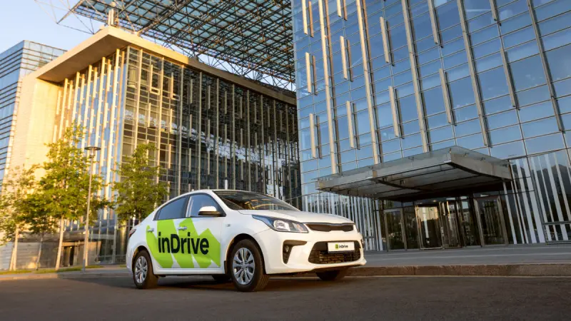 inDrive сапар бағасы тапсырыс бермей тұрып белгілі болатын «Бір басумен» тарифін іске қосты