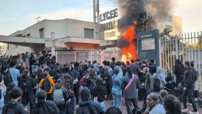 Во Франции с начала протестов старшеклассников задержали более 1 200 человек