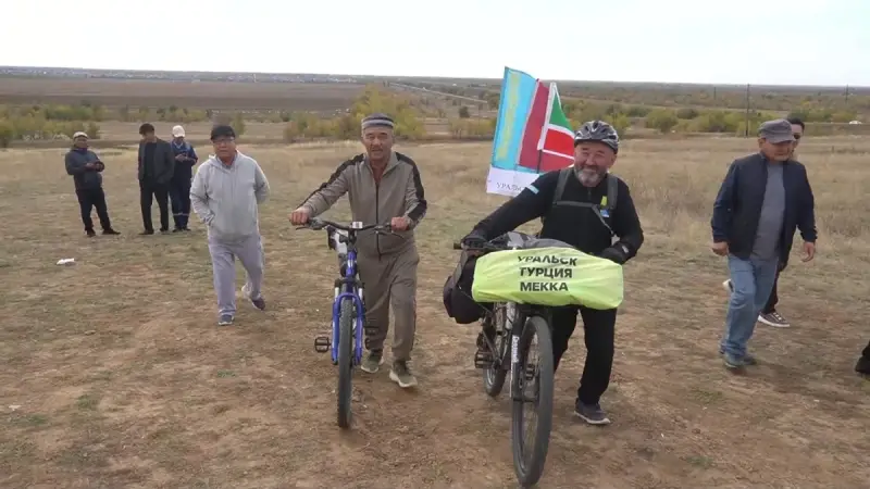Оралдық саяхатшы қажылыққа велосипедпен барып келді