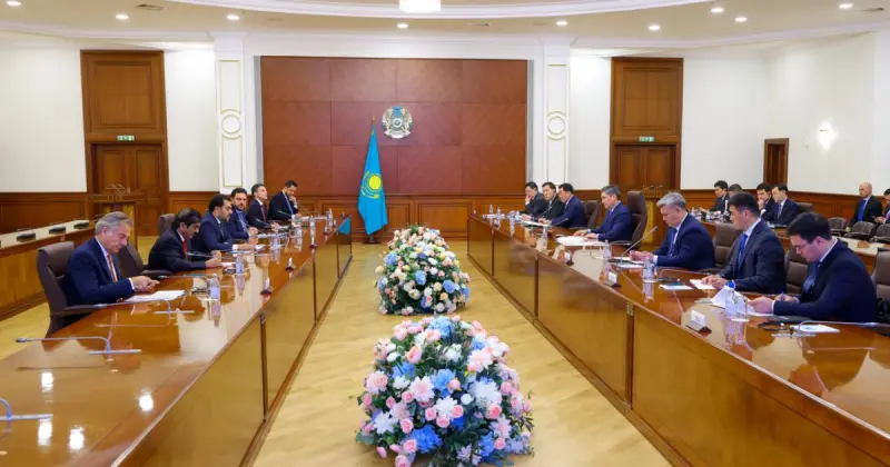   Олжас Бектенов Қатардың Power International Holding компаниясының басшылығымен бірлескен жобалардың жүзеге асырылу барысын талқылады   