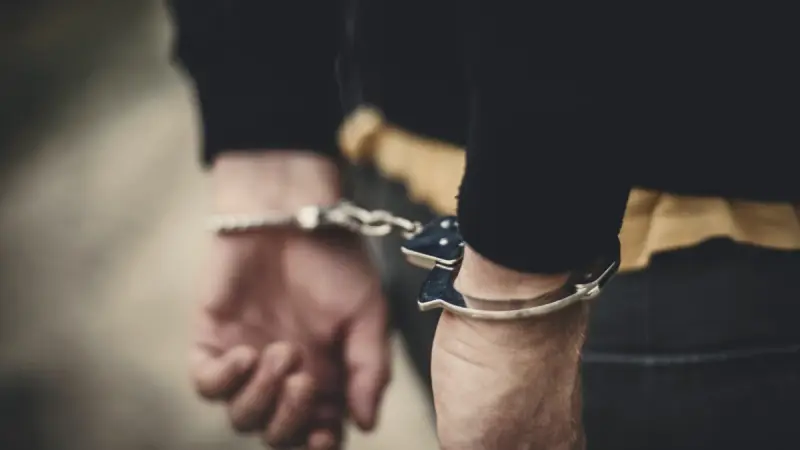 Алматыда күдік тудырған затты тастап қашқан ер адам ұсталды