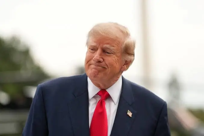 Трамп Зеленсийді «елді күйретті» деп өткір сынға алды