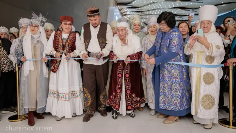 Бір жыл тігілген сәукеле