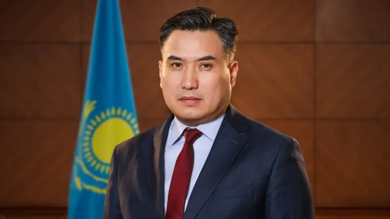 Министрдің табысы мен мүлкі қанша: Асқарбек Ертаев өз отбасын әл-ауқат калькуляторында тексеріп көрді