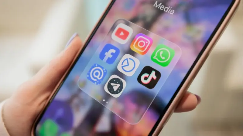Instagram или Threads: какие соцсети стали самыми популярными в Казахстане