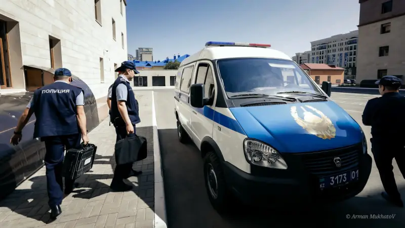 «Жоқ, жібер баланы!»: Атырауда полицияның күдіктіні ұстауы дауға айналды