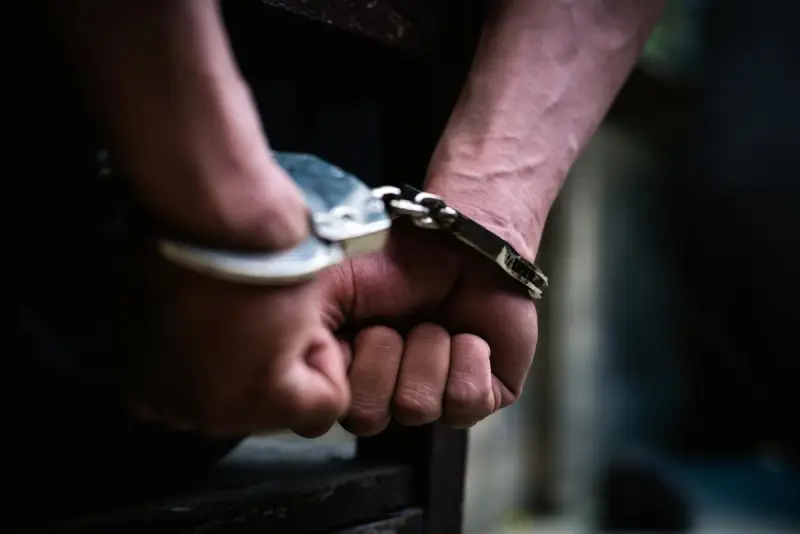 Преступник 24 года скрывался под именем погибшего брата-близнеца