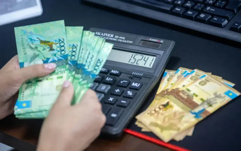 Көлігі мен пәтері барлар да көмек ала ма: Еңбек министрлігі отбасының әл-ауқатын анықтау тәртібін жариялады