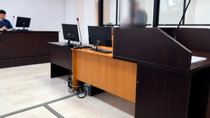 Поднял указательный палец после приговора: в Актобе осудили сторонника джихада