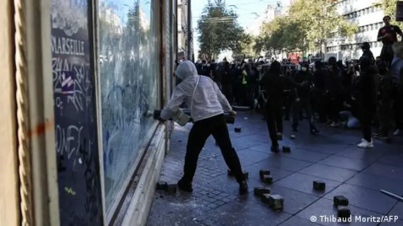 Задержаны десятки участников протестов против роста цен