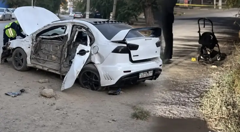 «Баласының қайтыс болғанын әлі білмейді»: Қызылордадағы қайғылы жол апатының жаңа деректері