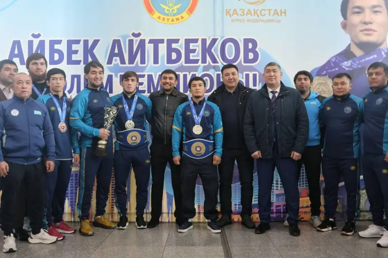 Чемпионы мира по греко-римской борьбе Айбека Айтбекова и Юсуфа Ашрапова встретили в Астане