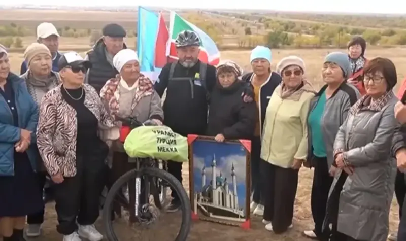 65 жастағы оралдық қария Меккеге велосипедпен барып келді