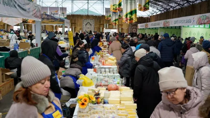 В Астану привезли более 1 600 тонн продуктов из трёх областей