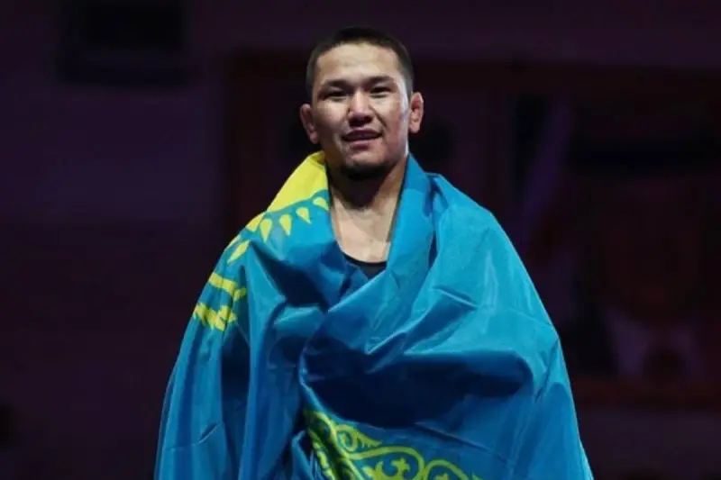 Мерей Базарбаев әлем чемпионын жеңіп, тарихи жетістікке жақындады