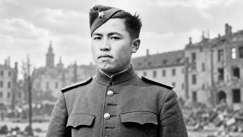 102 года со дня рождения Рахымжана Кошкарбаева: подвиг казахстанца при штурме Рейхстага