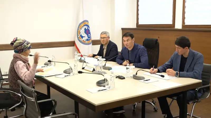 Алматы әкімі Дархан Сатыбалды азаматтарды жеке қабылдады