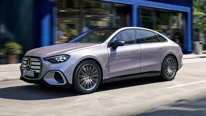 Қытайлық Mercedes-Benz C-Class жаһандық нұсқадан несімен ерекшеленеді?
