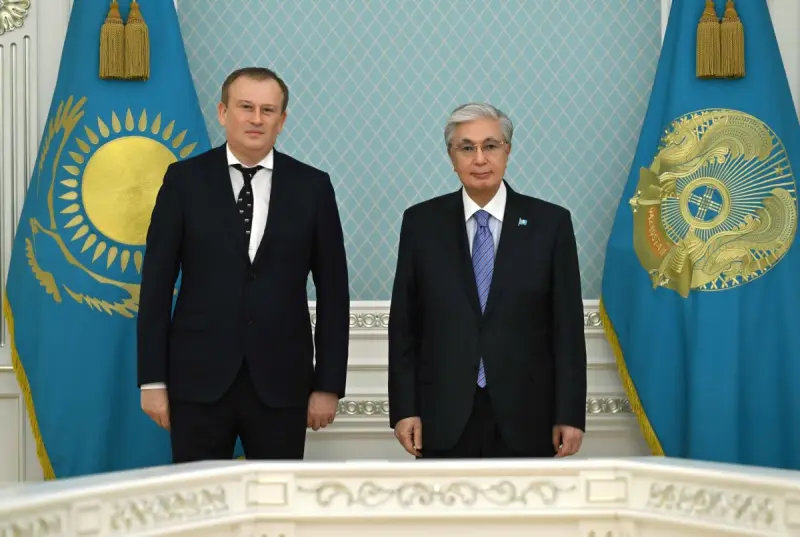 Ленинград облысының губернаторы Тоқаевқа Путиннің сәлемін жеткізді