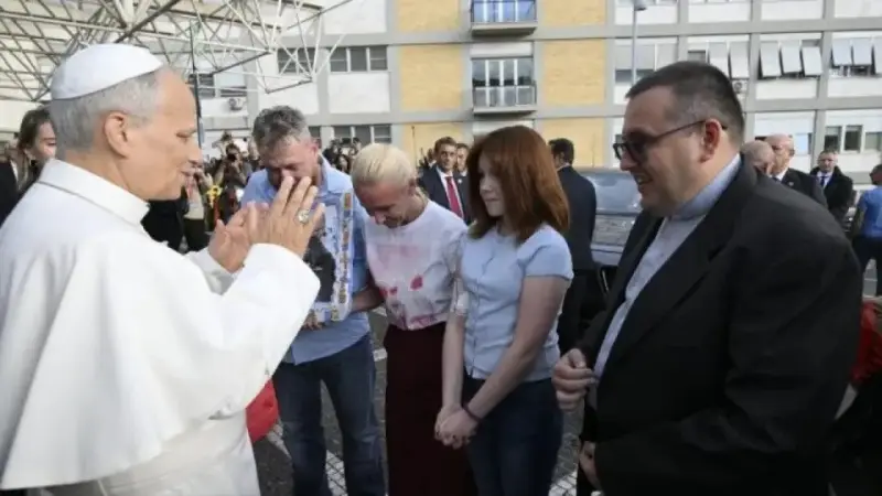 Рим Папасы ауруханадан шықты
