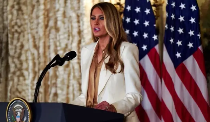 «Гуд морнинк»: акцент Мелании Трамп высмеяли в соцсетях (ВИДЕО)
