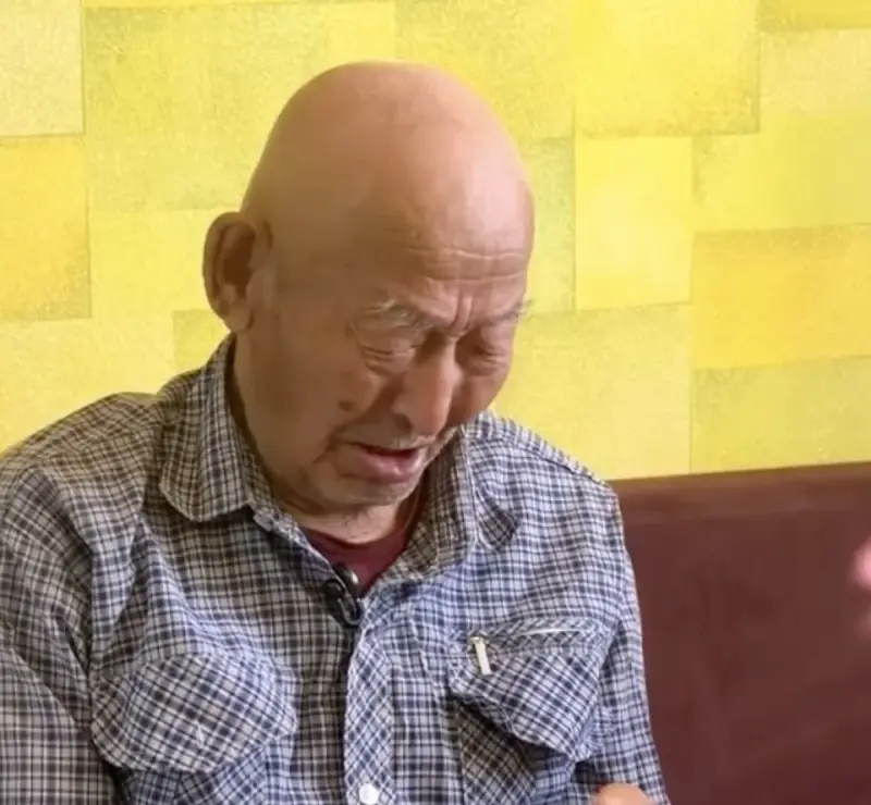 «Ұлым ұрып-соқты»: Атырауда 90 жастағы қария сот алдында жадынан айырылып қалды
