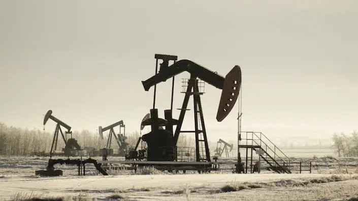 Нефть дорожает на фоне рисков перебоев с поставками