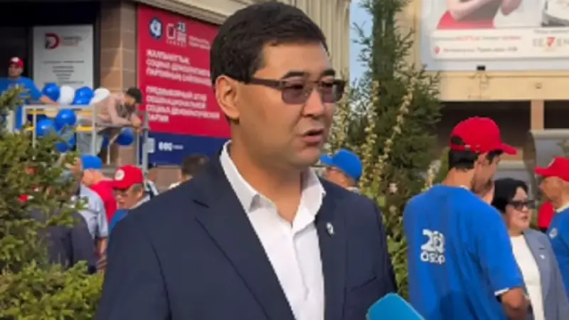 «Коммуналку платим сами»: депутат рассказал о квартирах за счёт государства, но готов ли отказаться от них?