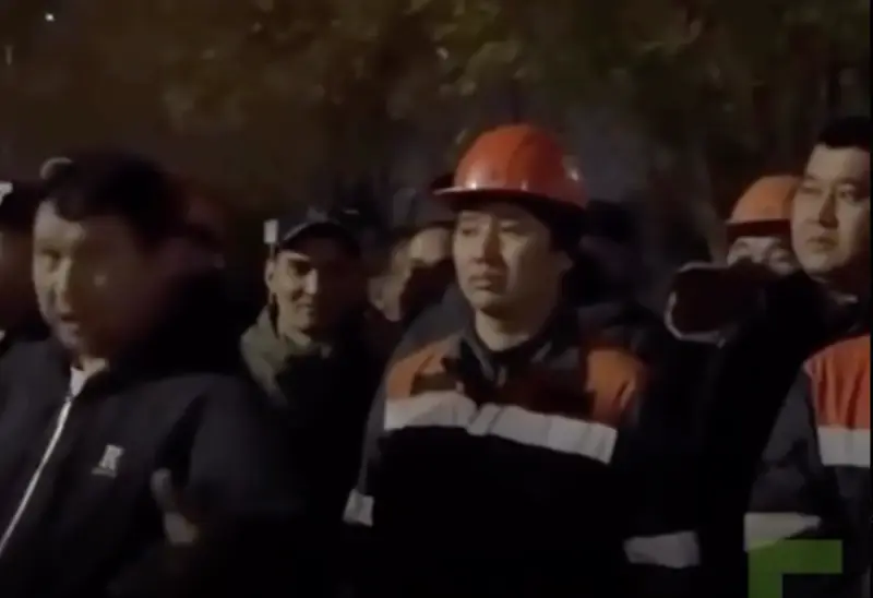 «Жоспар өседі, жалақы өспейді»: Ақтөбеде зауыт жұмысшылары наразылыққа шықты