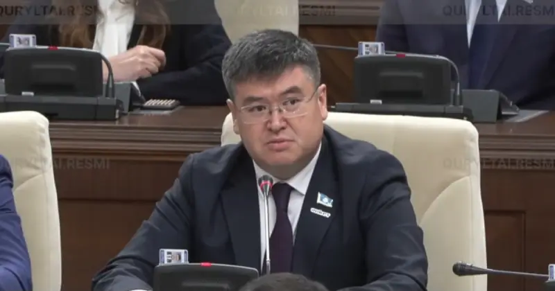   Тұрғындарды тозығы жеткен үйлерден көшіру керек – Әмірбек Оспанбеков   